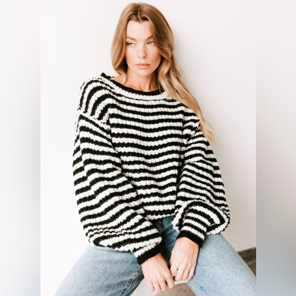 Grey Bandit Manhattan Black/Cream Oversized Balloon Sleeve Crop Sweater Size M